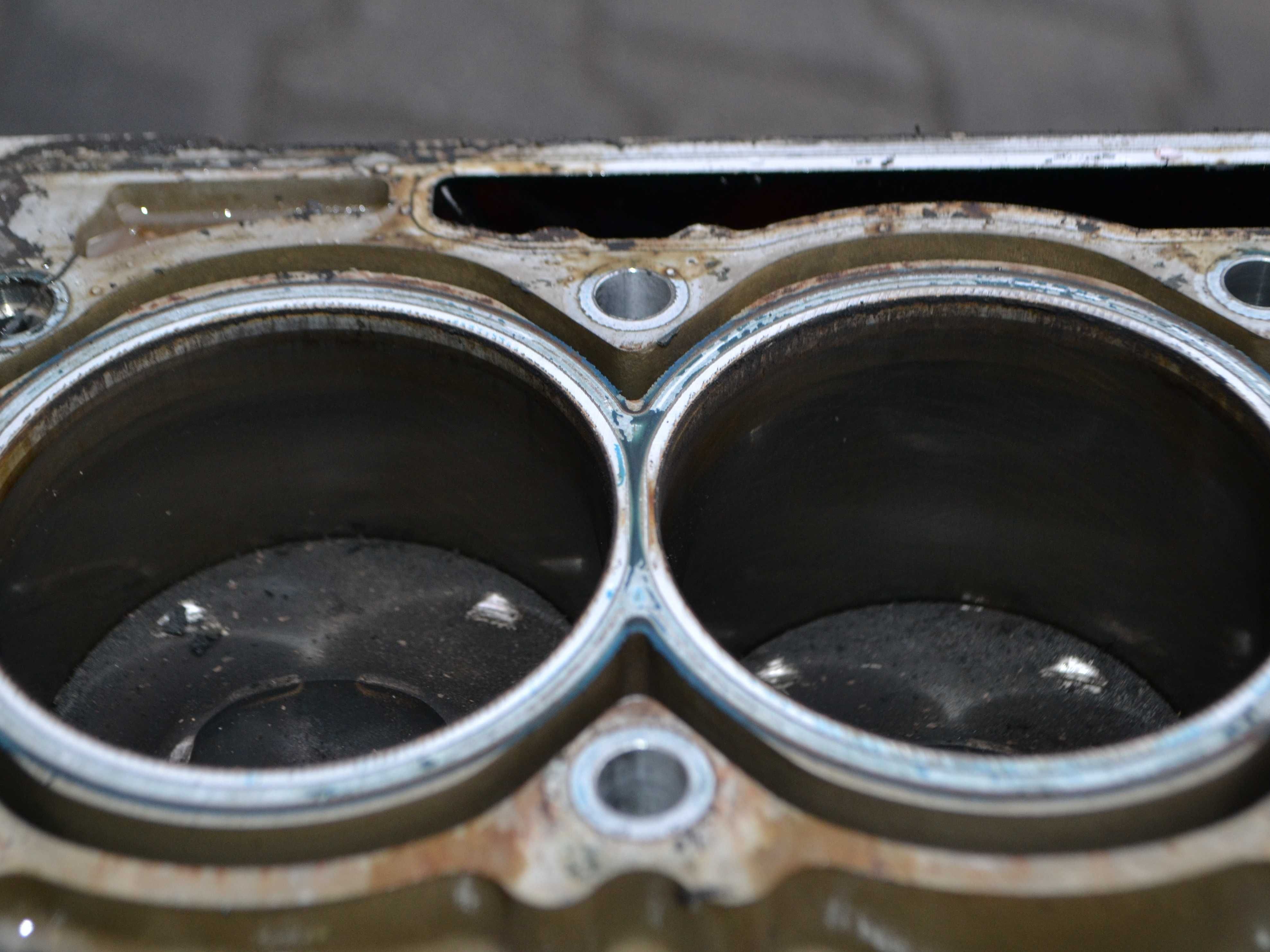 Silnik Bez Głowicy , Blok Tłoki Wał VW, SKODA 1.6 FSI BLF