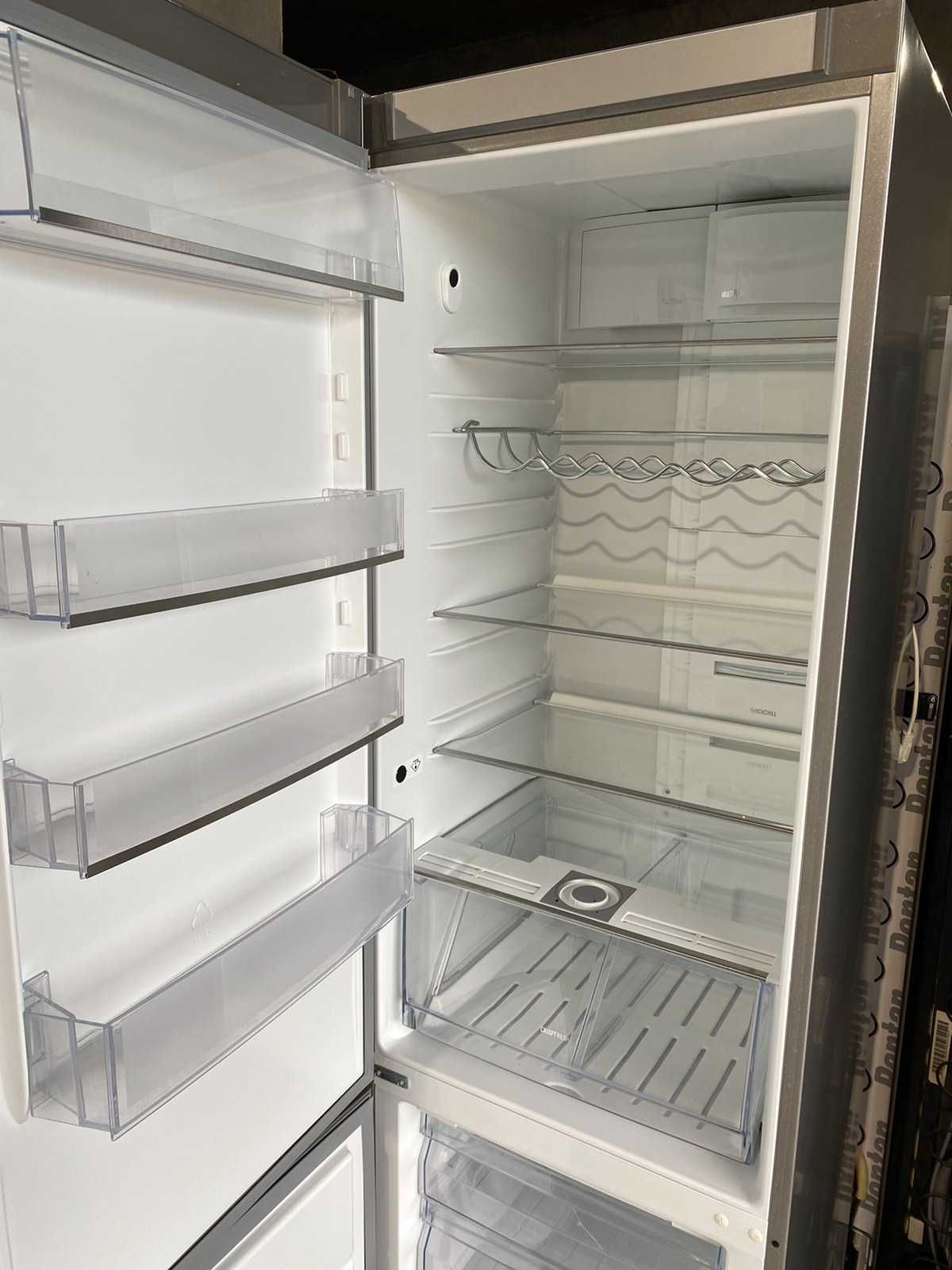 Холодильник з морозильною камерою Electrolux Siemens Bosch Miele