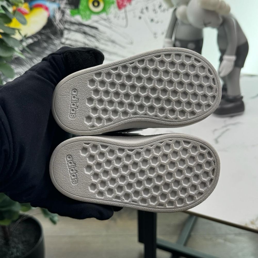 Дитячі кросівки шкіряні Adidas Court 20 розмір 132