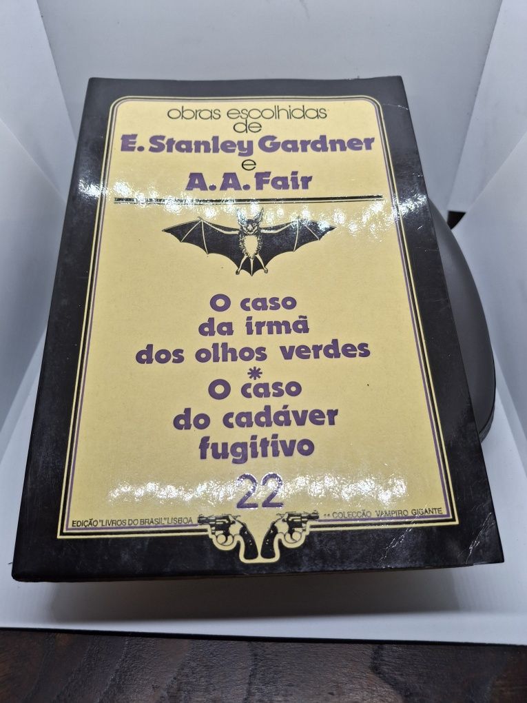 O caso da Irmã dos olhos verdes; O caso do cadáver fugitivo.