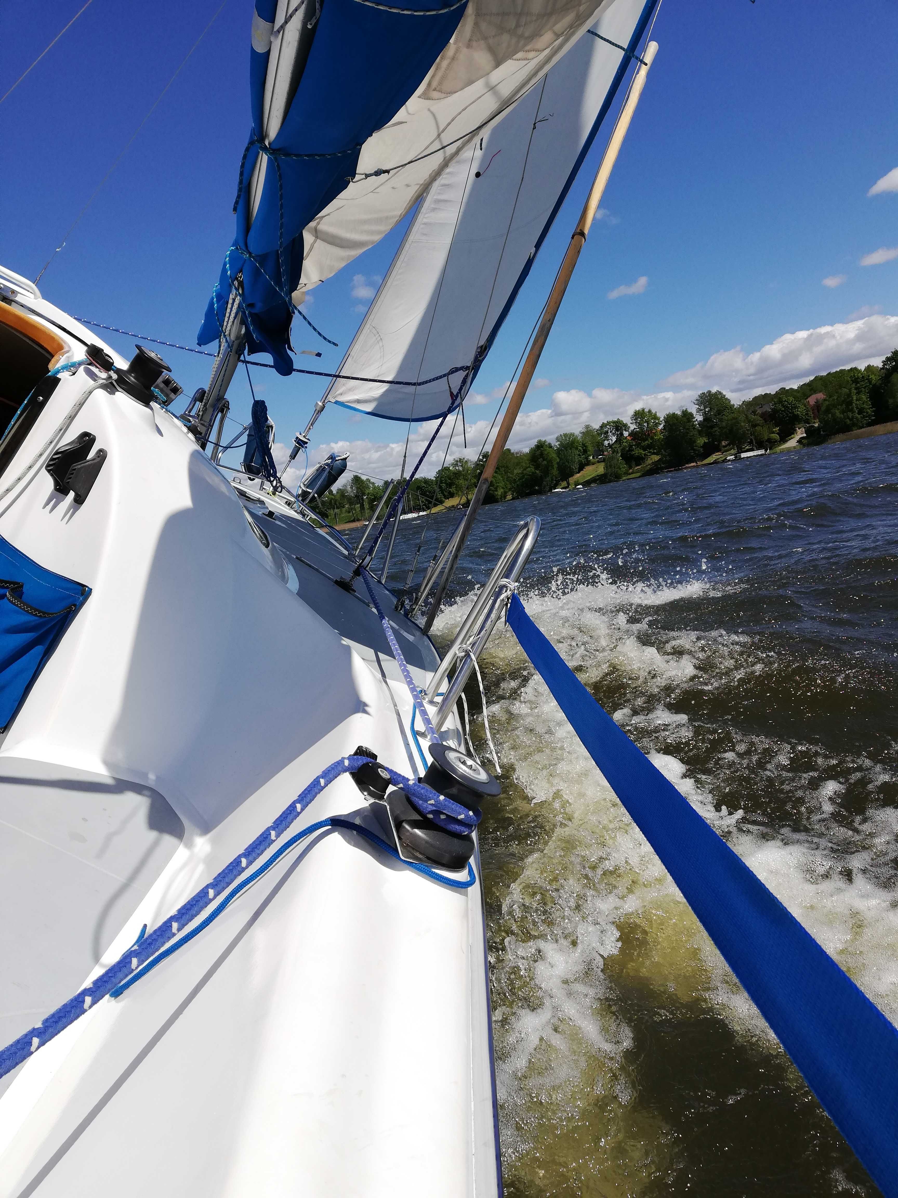 Czarter jachtu z ogrzewaniem Twister 800/Laguna Iława Jeziorak/Mazury