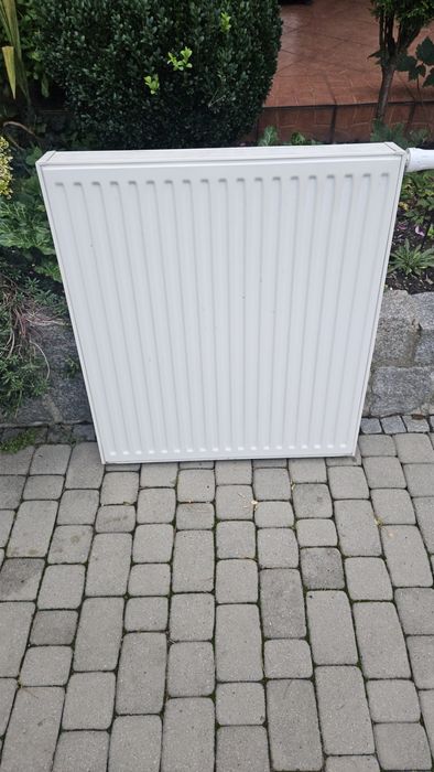 Grzejnik metalowy, dwupłytowy,termostat