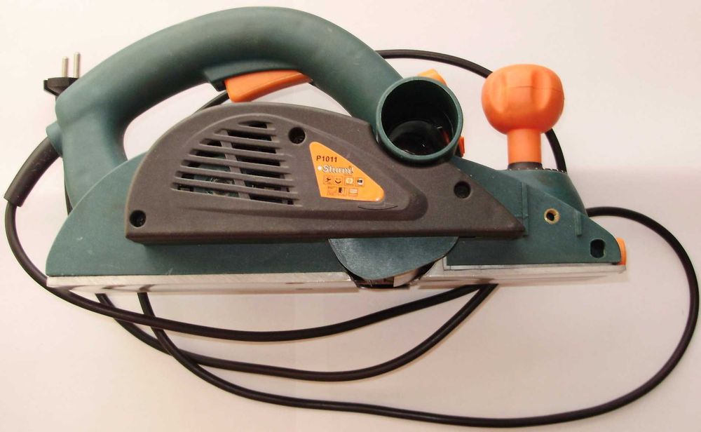 Продам Електрорубанок Sturm P1011