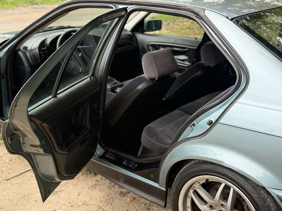 Продам BMW e36 320i