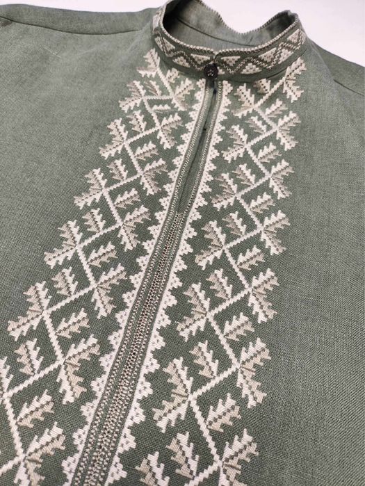 Чоловіча вишиванка ручноі роботи із орнаментом Дубочки