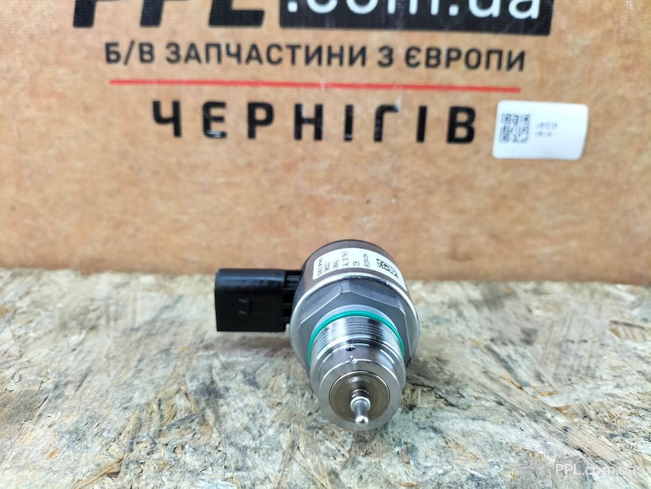 VW Crafter II 16- Датчик регулятор давления топлива в рейке 04L130764B