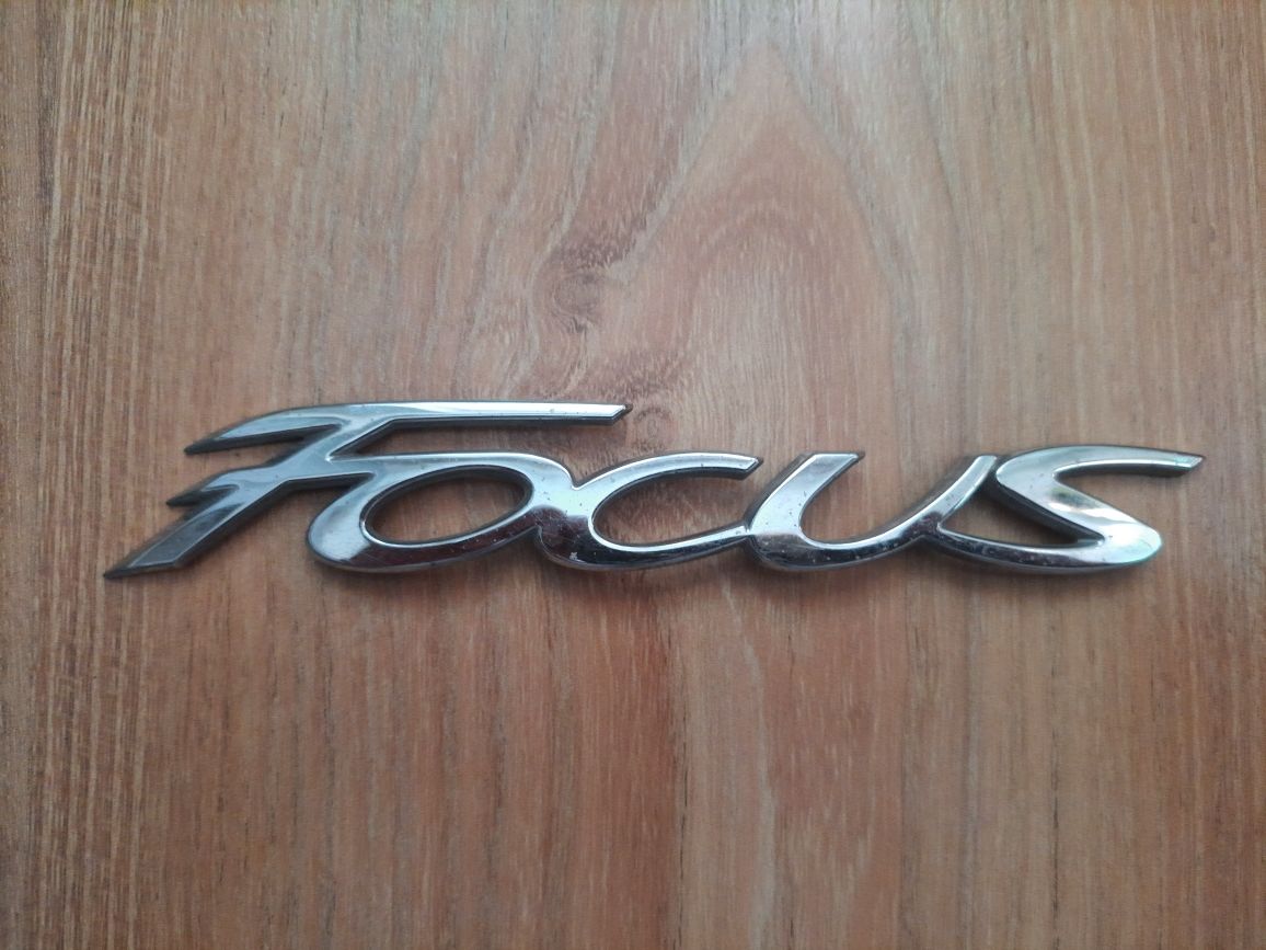 Эмблема Ford Focus в хорошем состоянии
