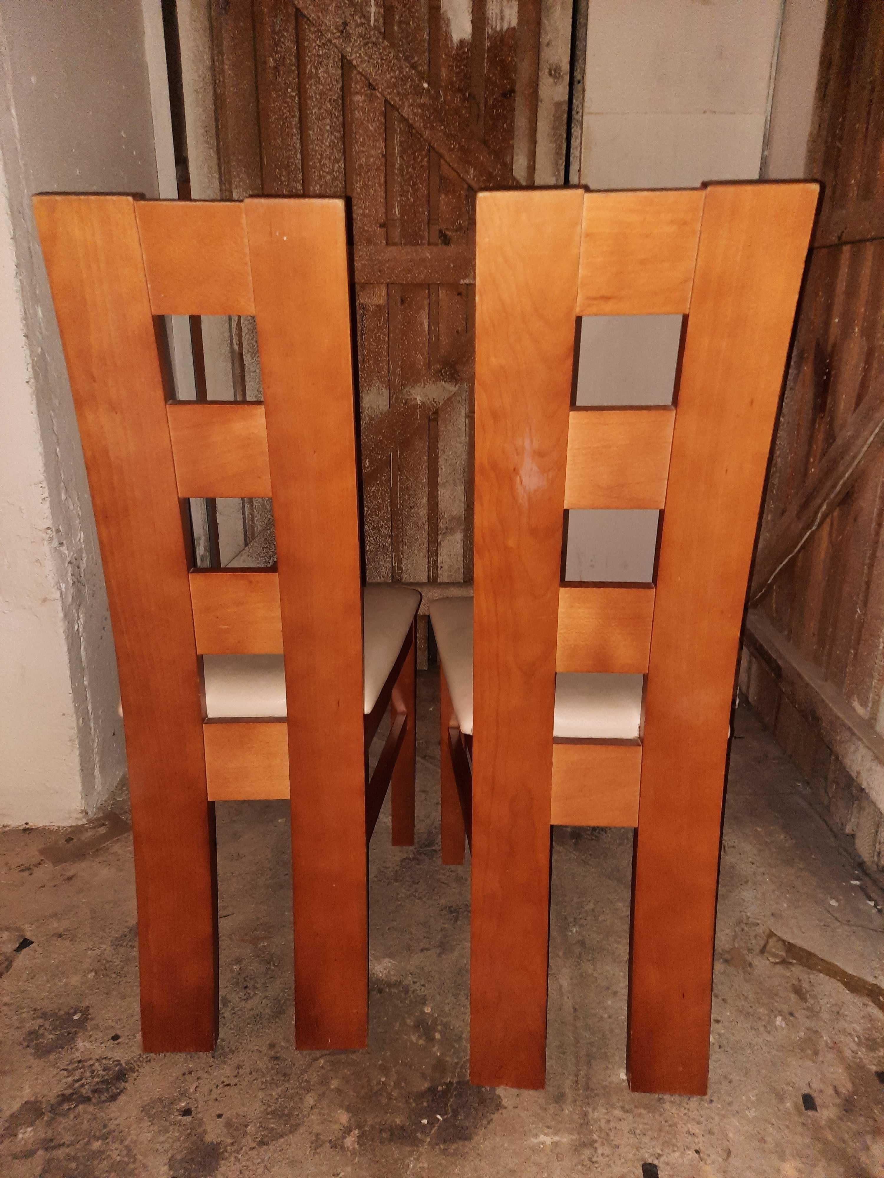Krzesła drewniane - 2 sztuki