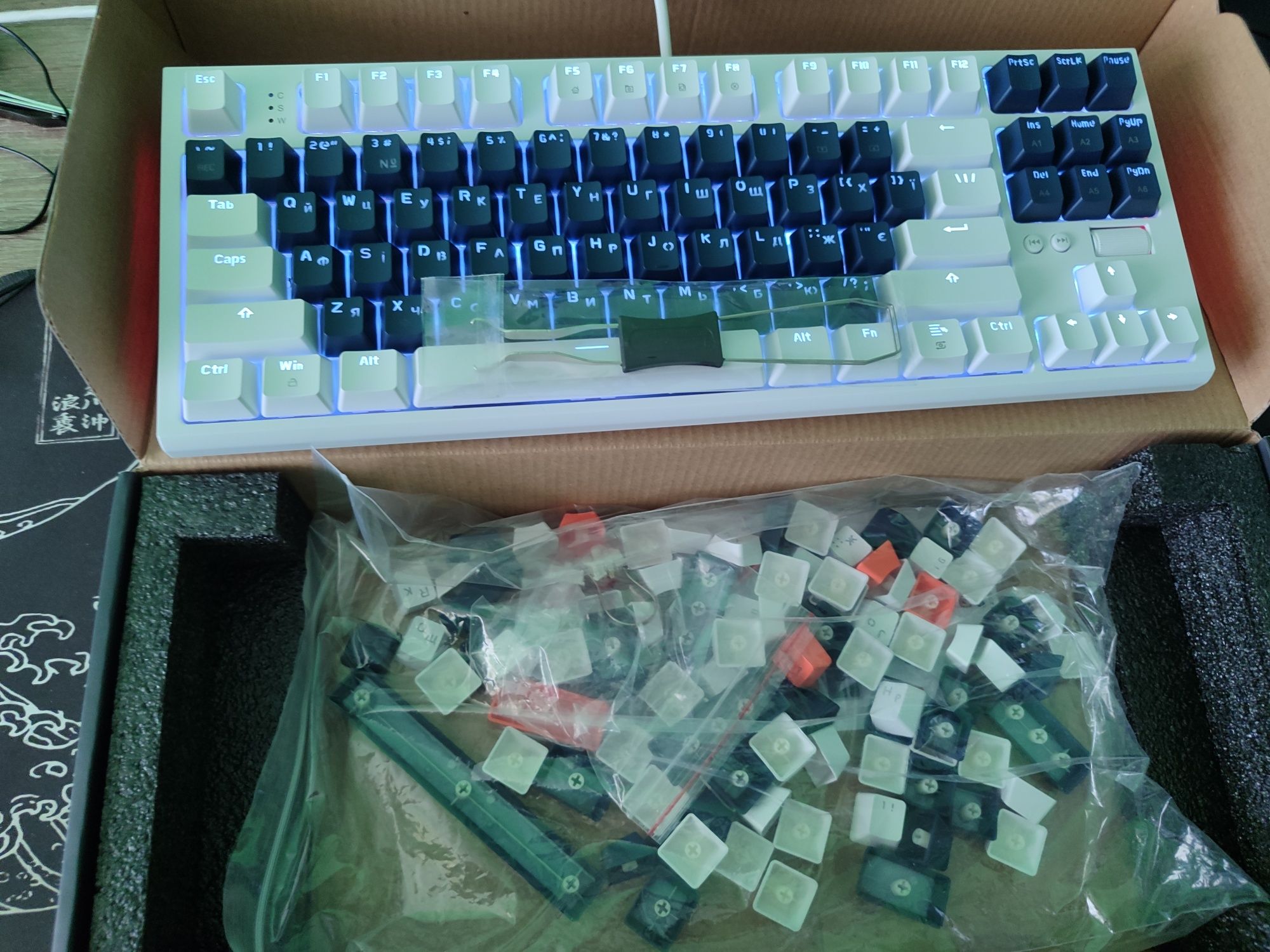 Механічна клавіатура GamePro MK180W – RGB, USB
