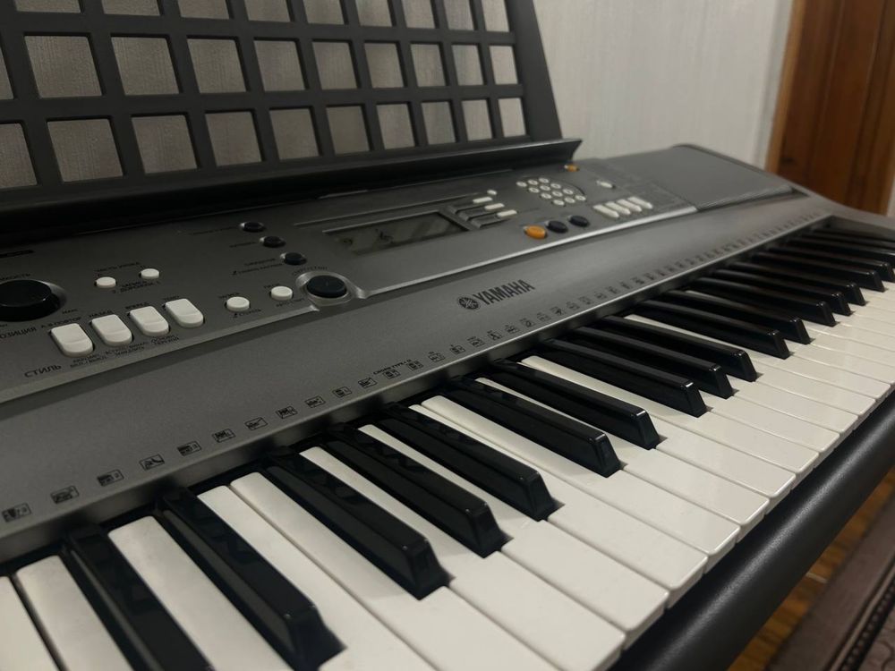 Синтезатор YAMAHA PSR R300