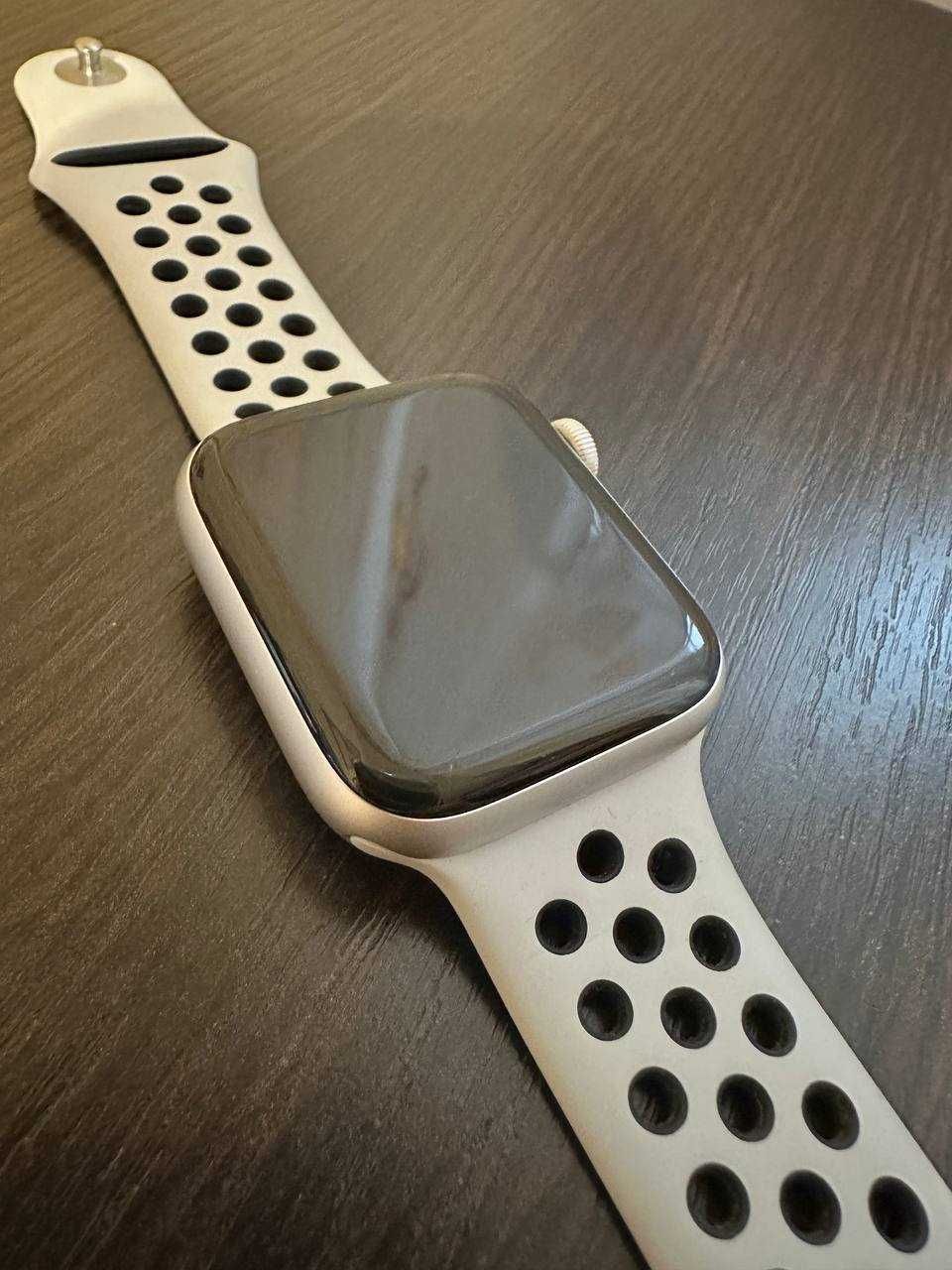 Продам Apple Watch SE Nike version 44mm Silver Aluminium Case