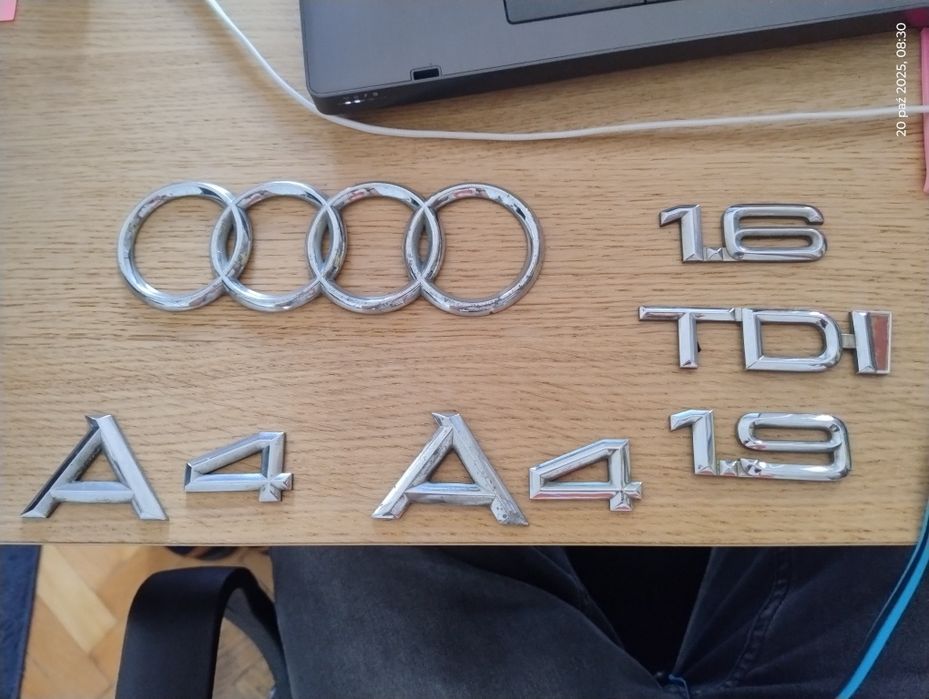 Emblematy A4 B5 klapa 1.9 TDI 1.6 znaczki