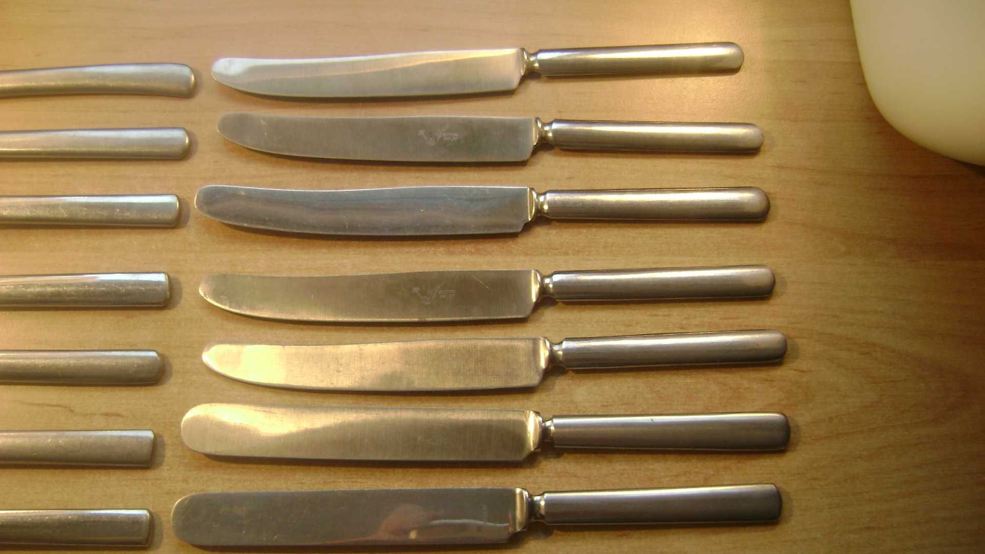 Starocie z PRL - Stare sztućce = Zestaw 11 noży szwedzkich