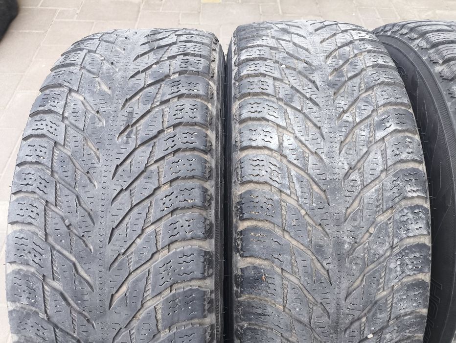 Резина 215/65 R16 зимова Nokian Hakkapeliitta R3 suv
