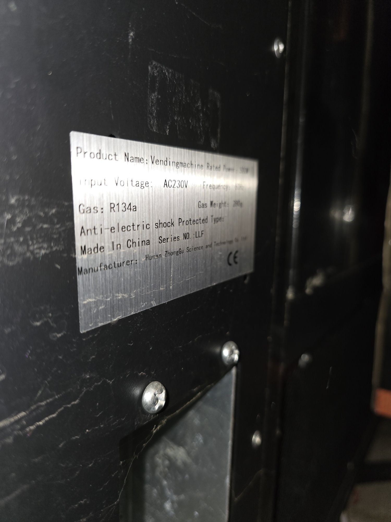 Automat Vendingowy Chłodzący – Duży, na Zewnątrz