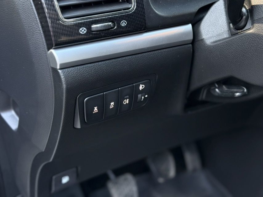 Продам SsangYong Korando 2.0i MT  2013