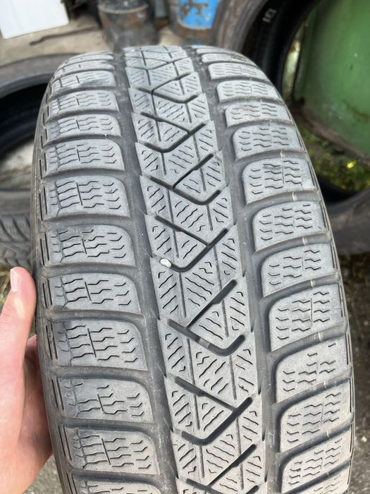 Продам зимову резину 215/55/17  Pirelli 2020 року