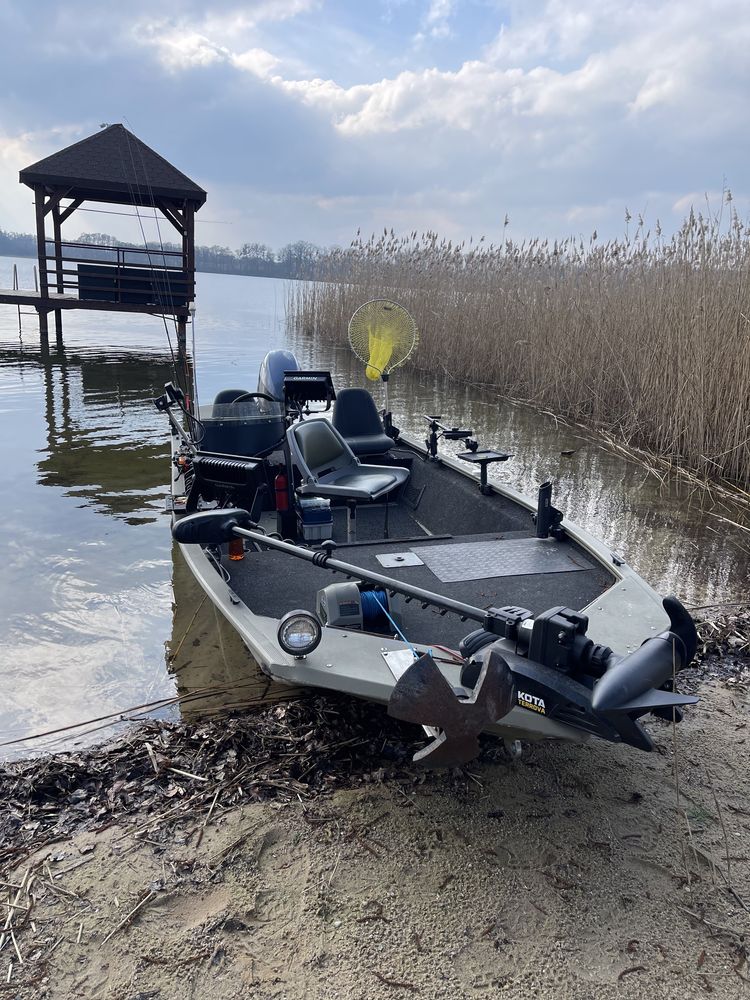 Łódź wędkarska Tracker MONITORY GARMIN