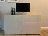Szafka TV, biała błysk, ze szklanym blatem 120/40 cm