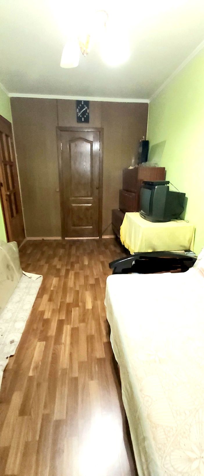 Продам 2 комнатную квартиру,  1 этаж с пристройкой