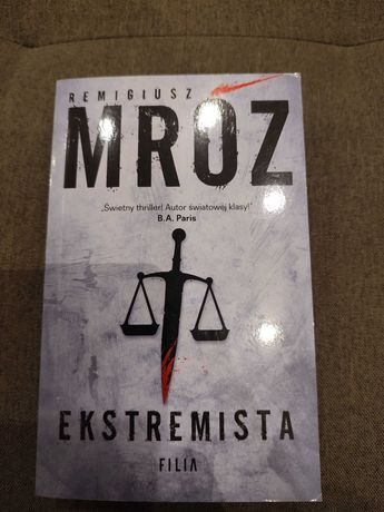 Książka Ekstremista, Remigiusz Mróz, wersja kieszonkowa jak nowa