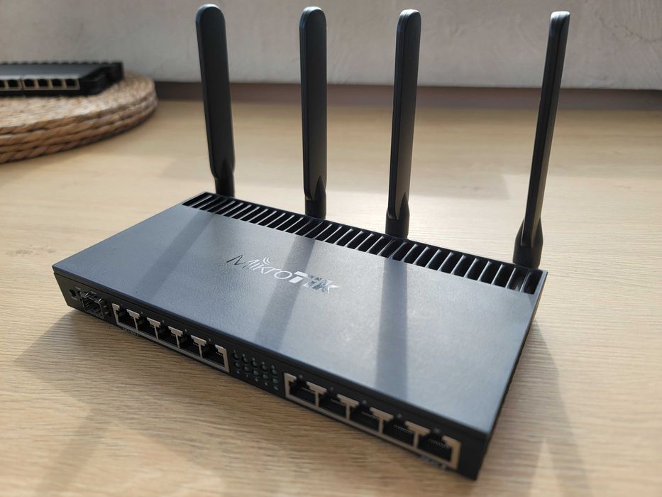 Wi-Fi Роутер MikroTik RB4011iGS+5HacQ2HnD-IN