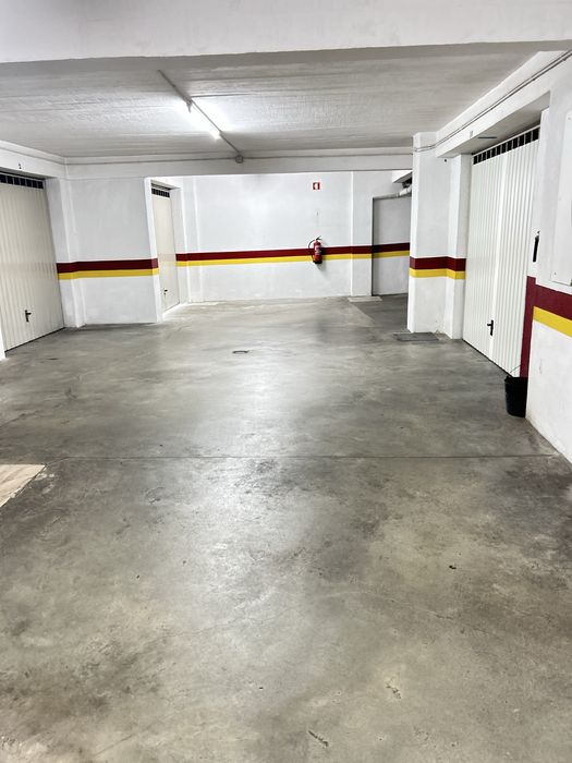 Aluga-se Garagem Box Forte da Casa