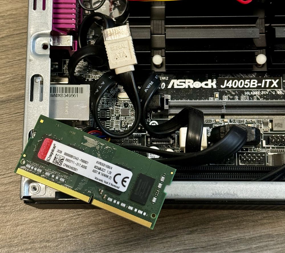 Міні ПК (неттоп) Celeron J4005/DDR 4 4Gb 2400