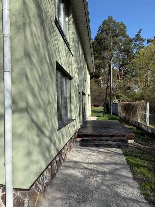 Продам котедж 480м  с.Шпитьки 17 км по Житом. трасі 15с.біля озера