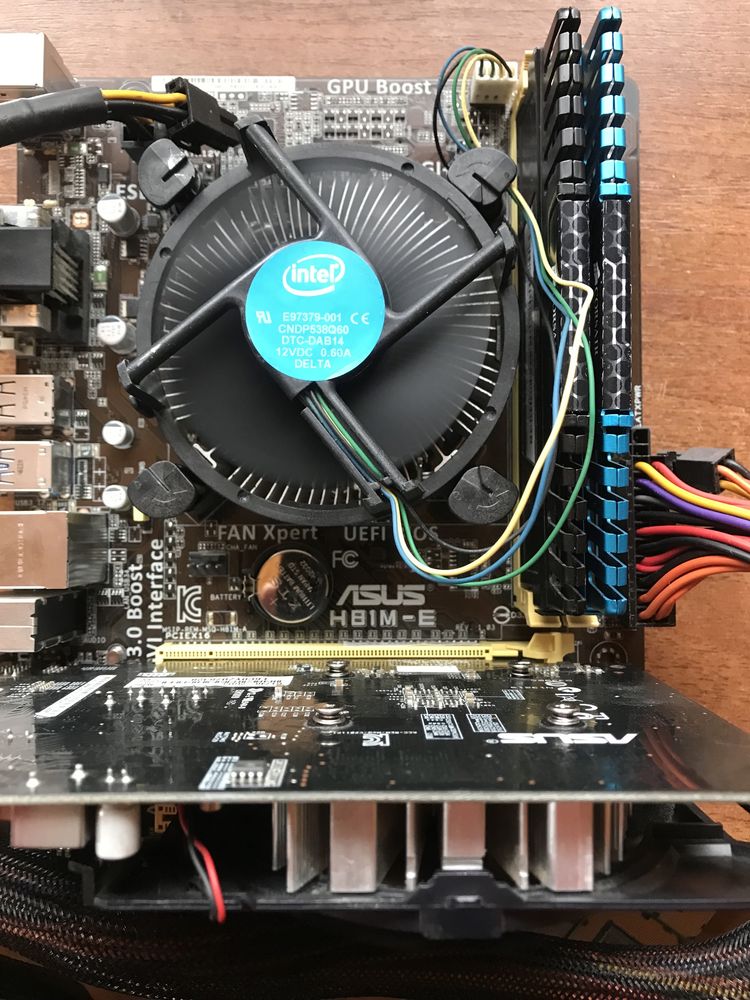 процесор i5-4440,8 GB Corsair Ram,материнська плата Asus H81M ,кулер