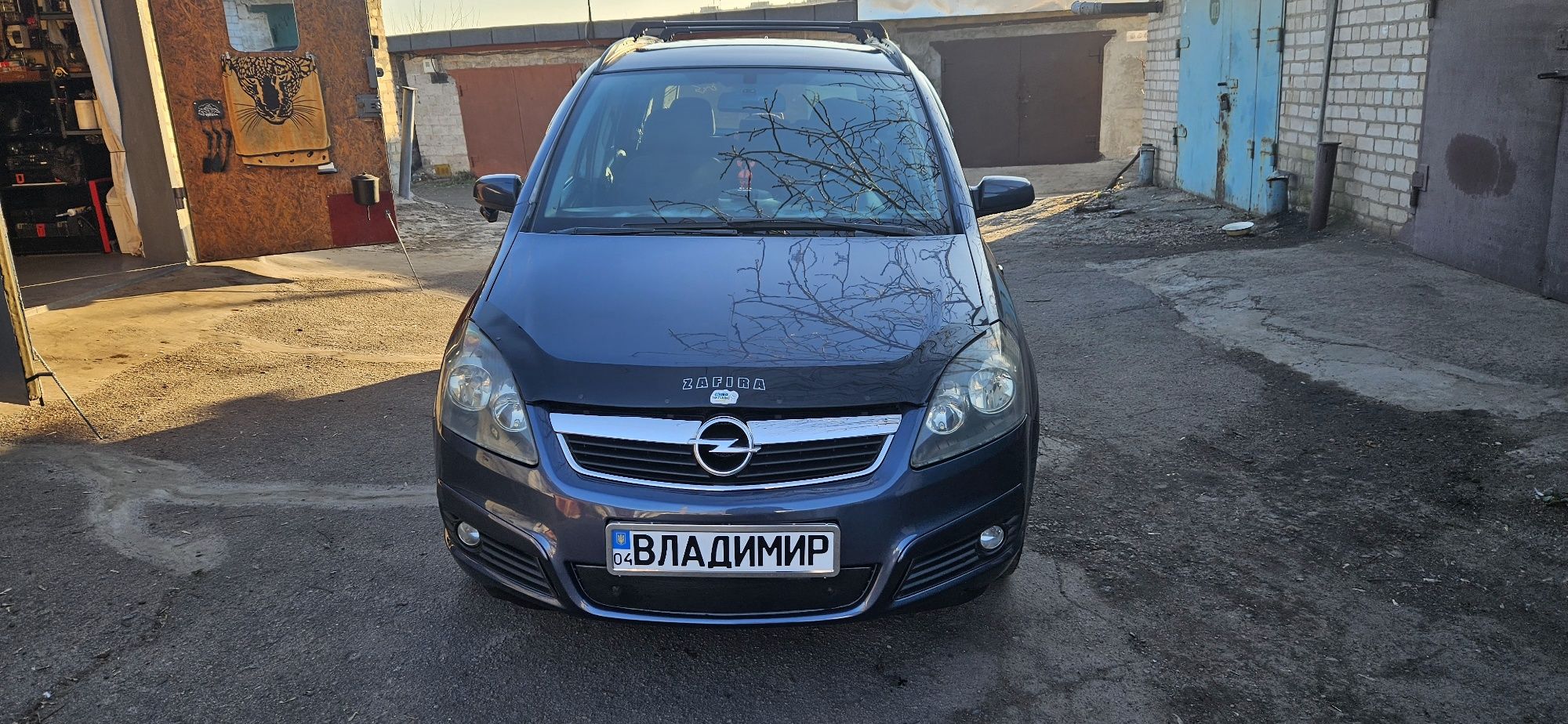 Автомобиль Опель Зафира В