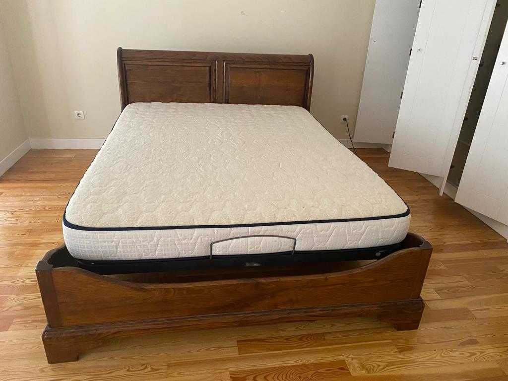 Cama de Casal Articulada e Aparador de Entrada