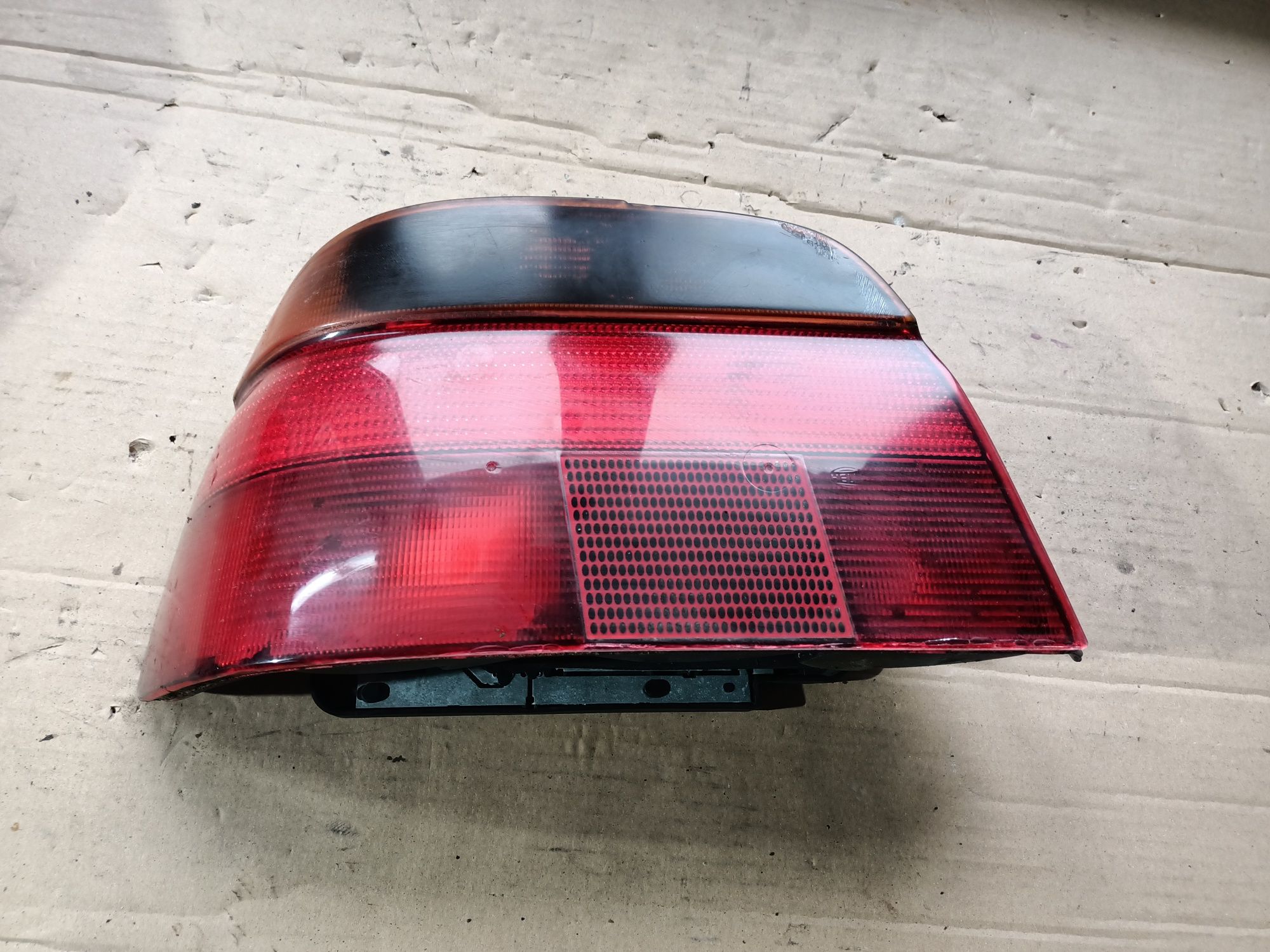 Lampa lewa tył tylna BMW E39 sedan