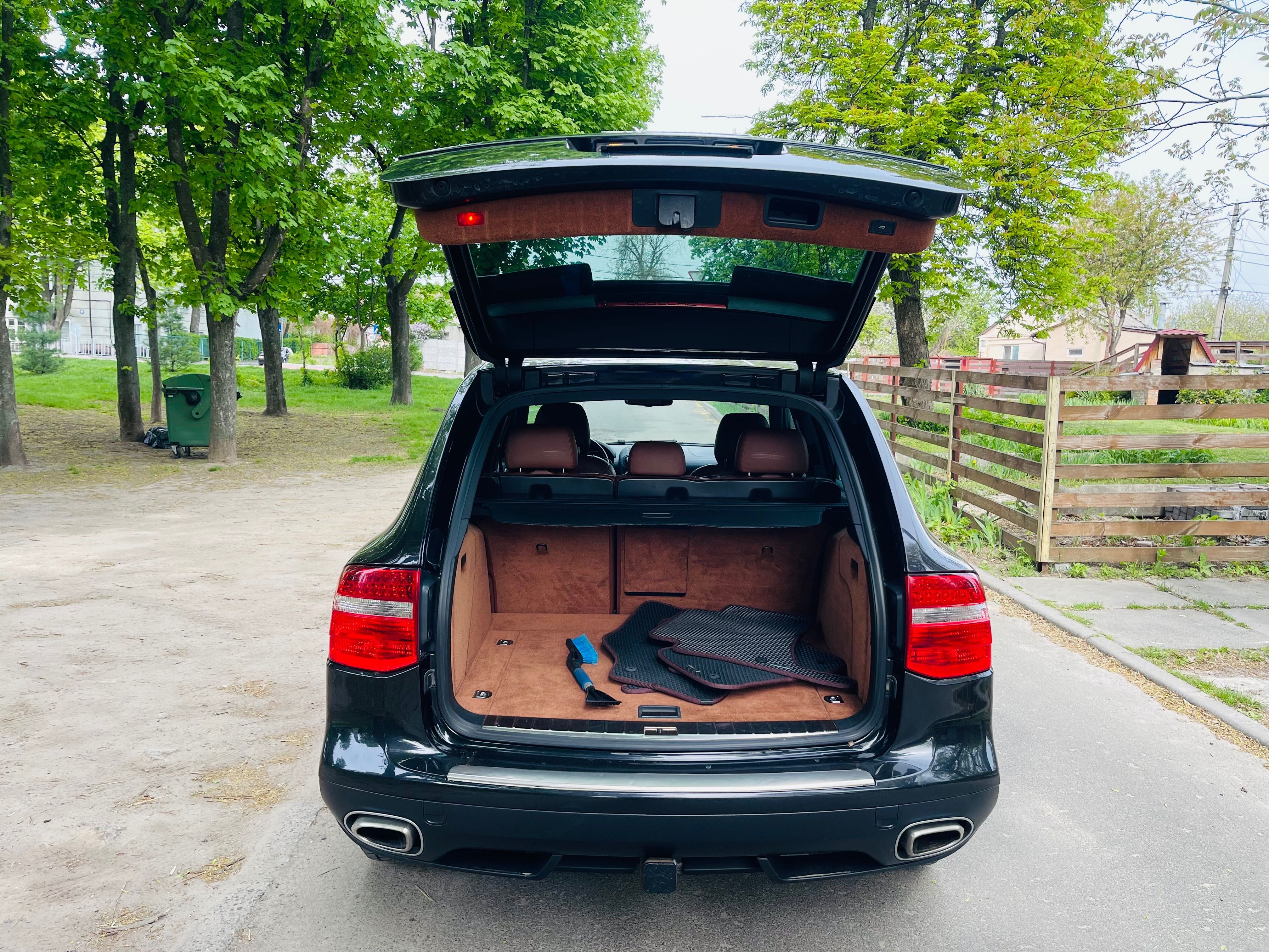 Porsche Cayenne 93т.км. Без подкрасов. Идеальный.