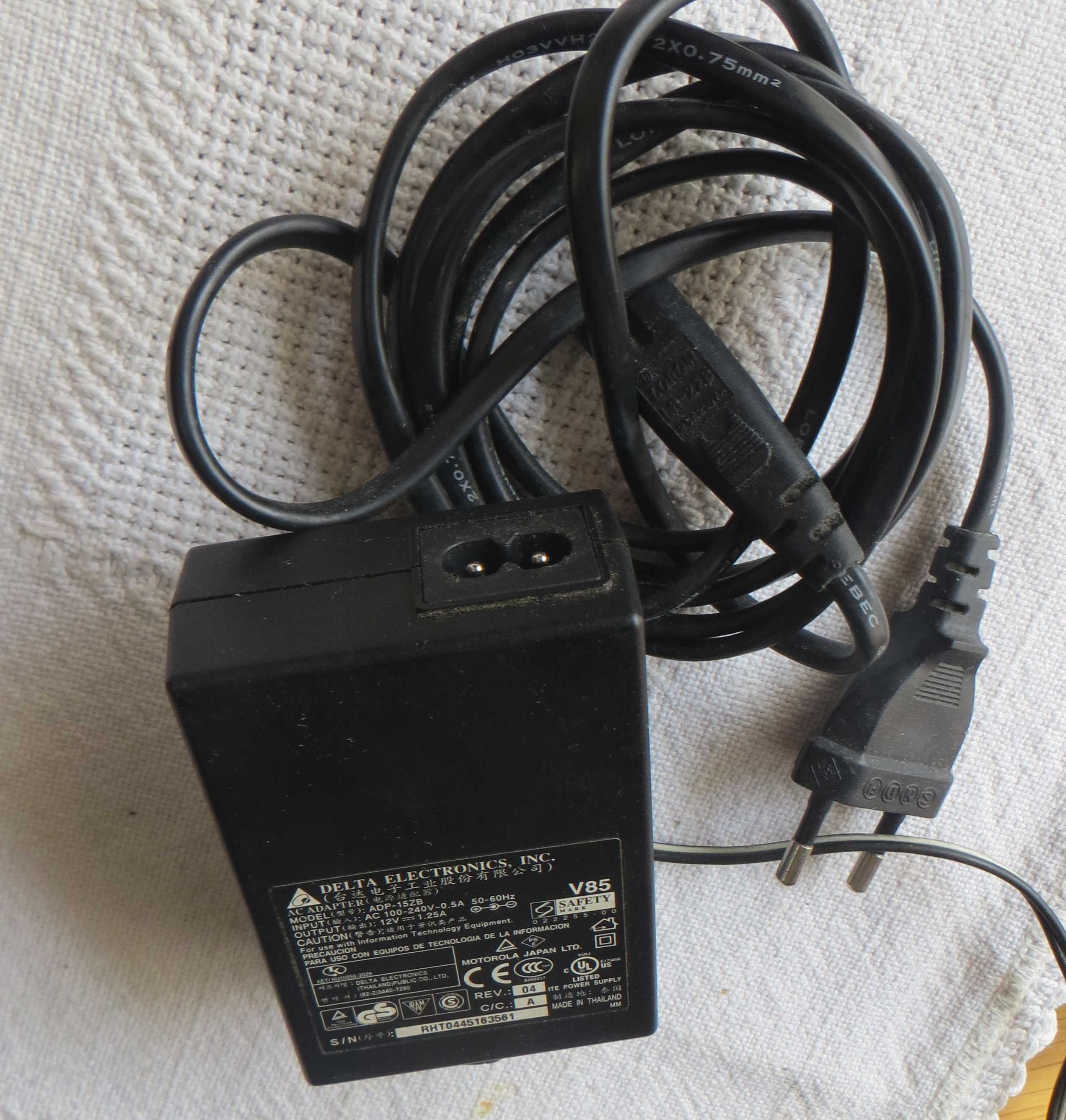 Transformador  Delta Eletronics Mod. ADP 15ZB 100-240 -/ 12 V Motorola