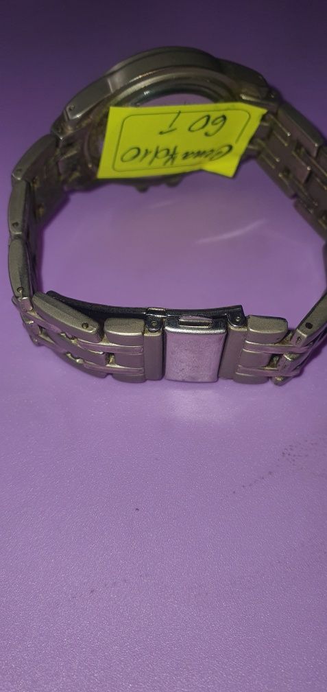 Zegarek klasyczny AnQi na bransoletce .