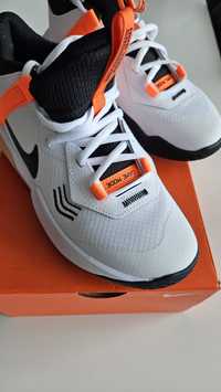 Кросівки Nike 38.5