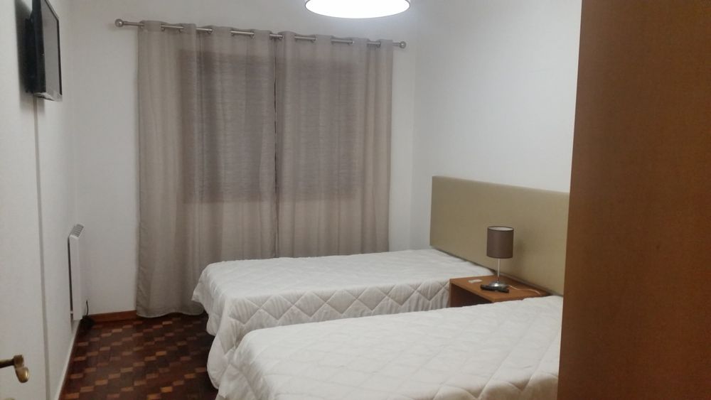 Suite c/ 20m², despesas incluídas e recibo mensal das finanças.