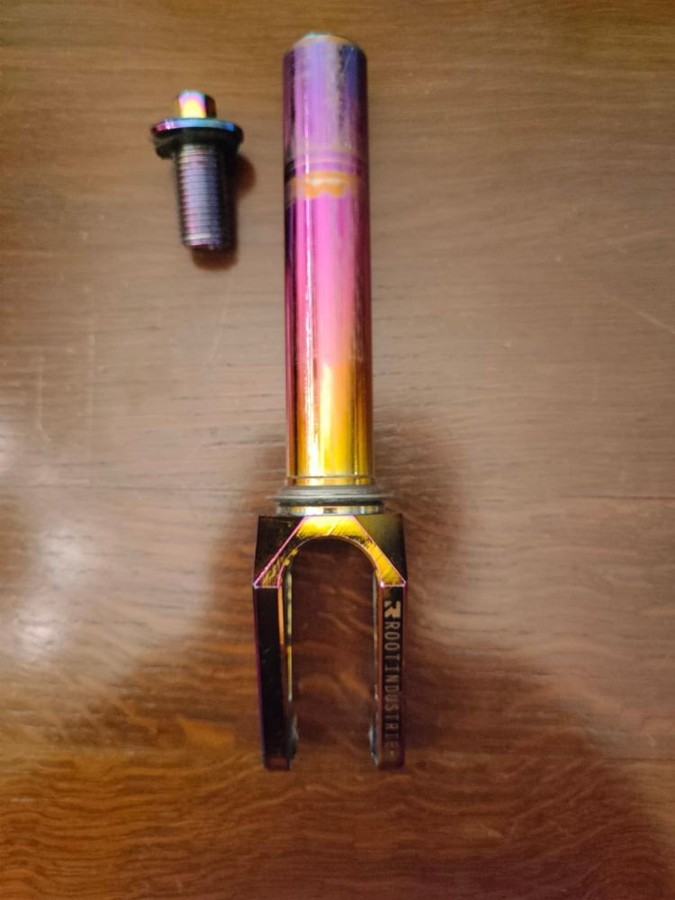 Widelec Root Industries Air HIC/SCS w kolorze Rocket Fuel