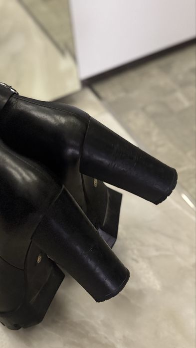 Ботильони 39 р. натуральна шкіра