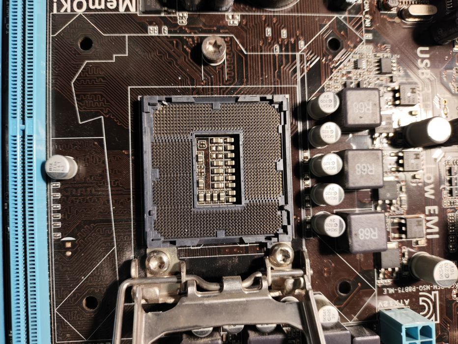 Продам материнскую плату Asus P8B75-M на 1155 сокете.