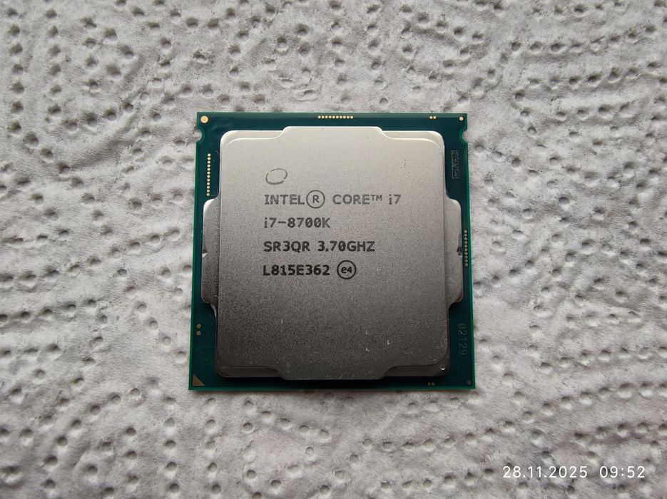 Процессор Intel Core i7-8700K 6 ядер 12 потоков s.1151v2