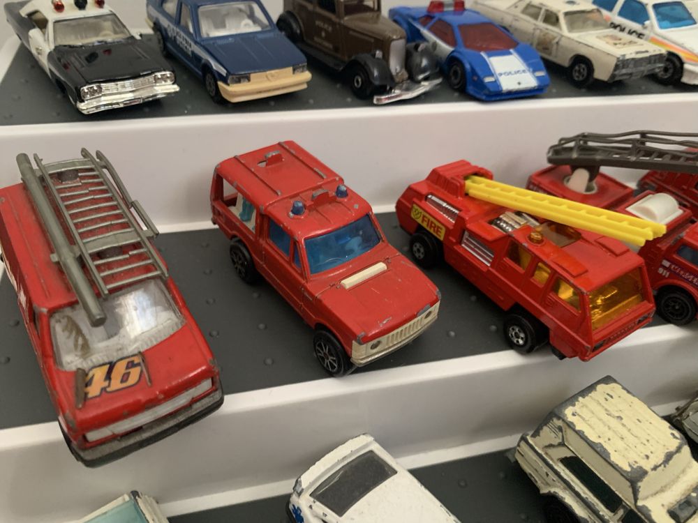 Lote de 21 carrinhos de emergência