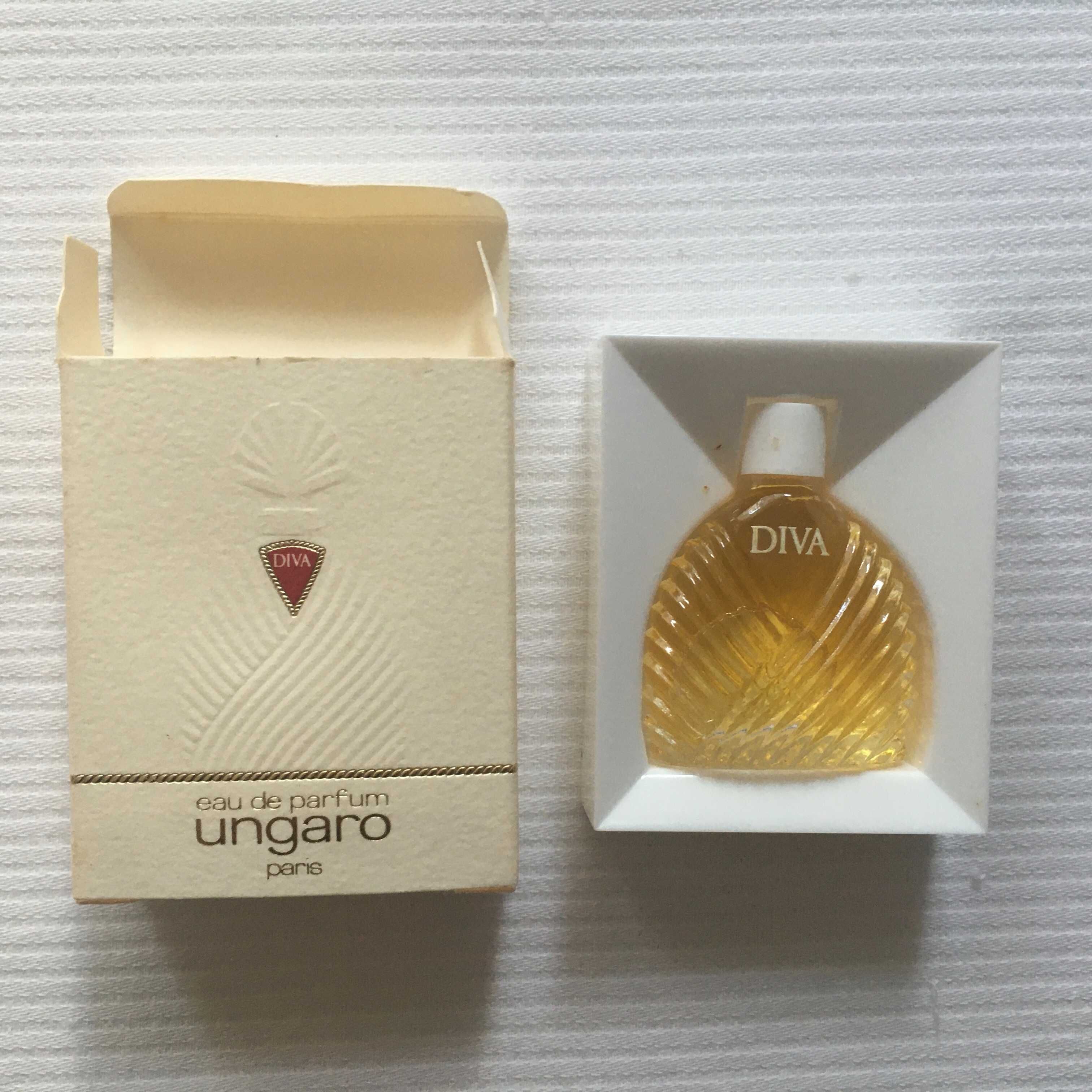 Várias miniaturas de perfume anos 80 RARAS,cheias e impecáveis.