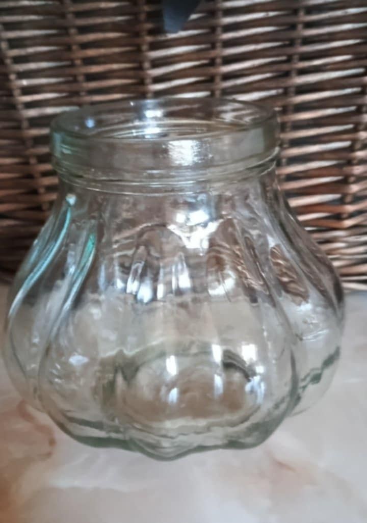 Słoik wysoki 14 cm w kształcie czosnku