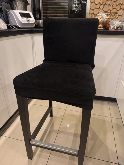 Dwa barowe krzesła Ikea
