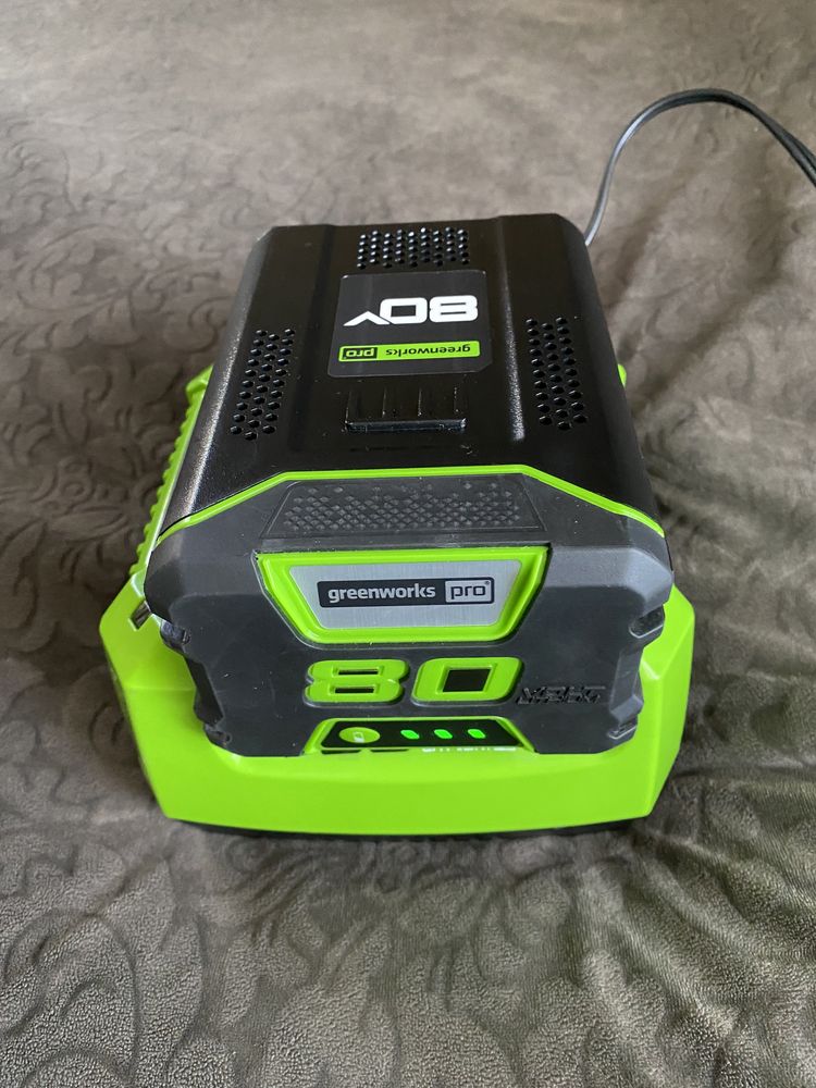 Зарядное устройство Greenworks Pro 80v