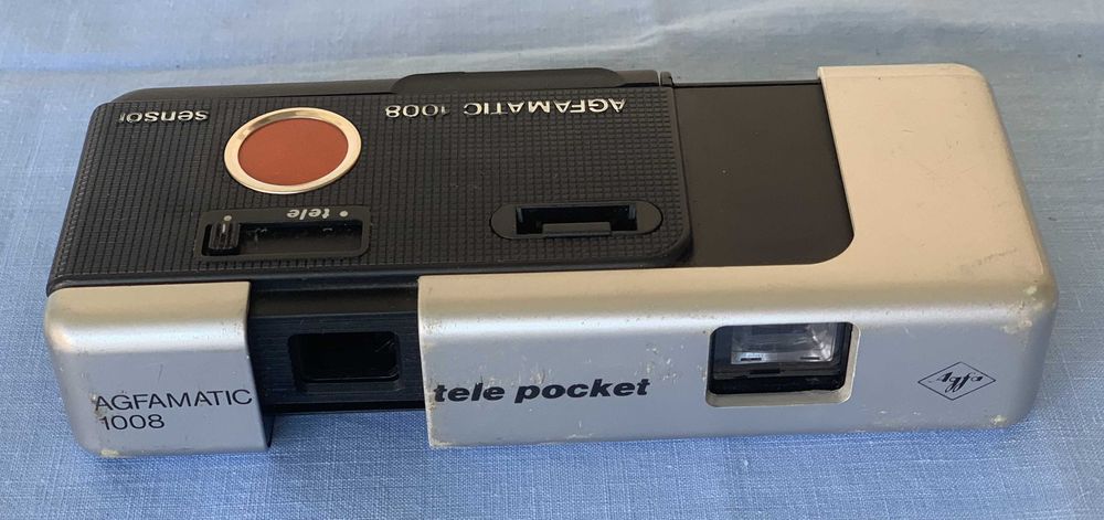 Máquina fotográfica antiga / vintage