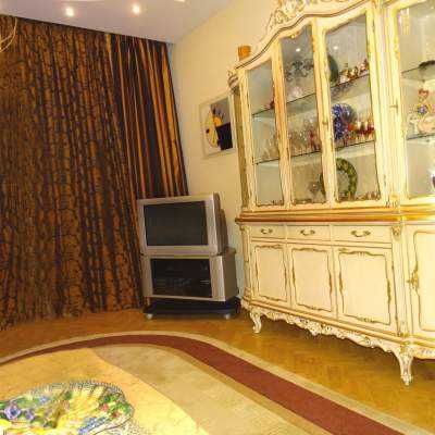 сдам большую современную 3-к. квартиру Печерск метро Арсенальная 3 мин