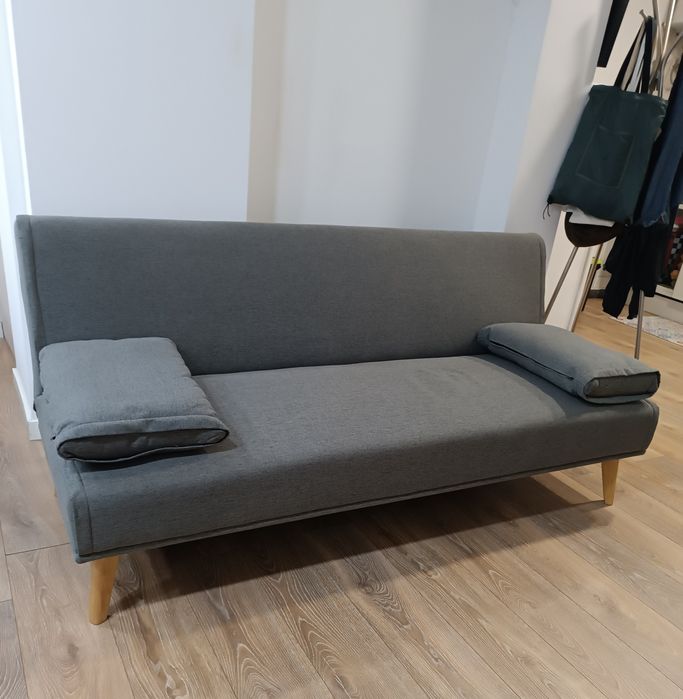 Sofá cama, semi novo. €100, São Domingos de Benfica.